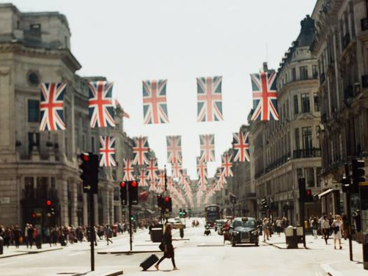 London city tour with Union Jack flags