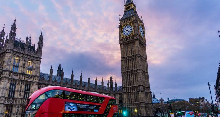 IndoGusto UK tour group at a historic London landmark
